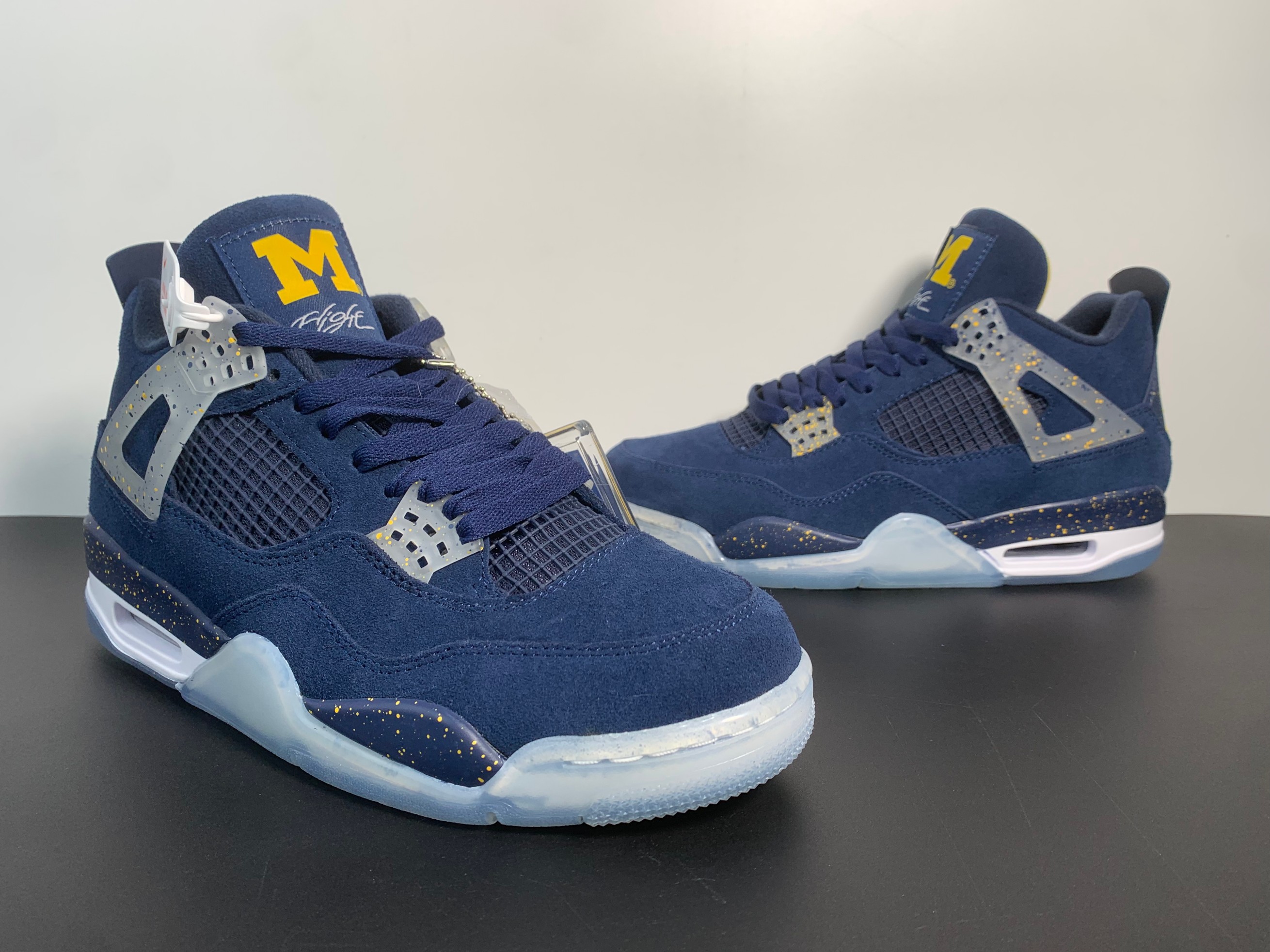Air Jordan 4 Retro Michigan (PE) AJ4 1036660