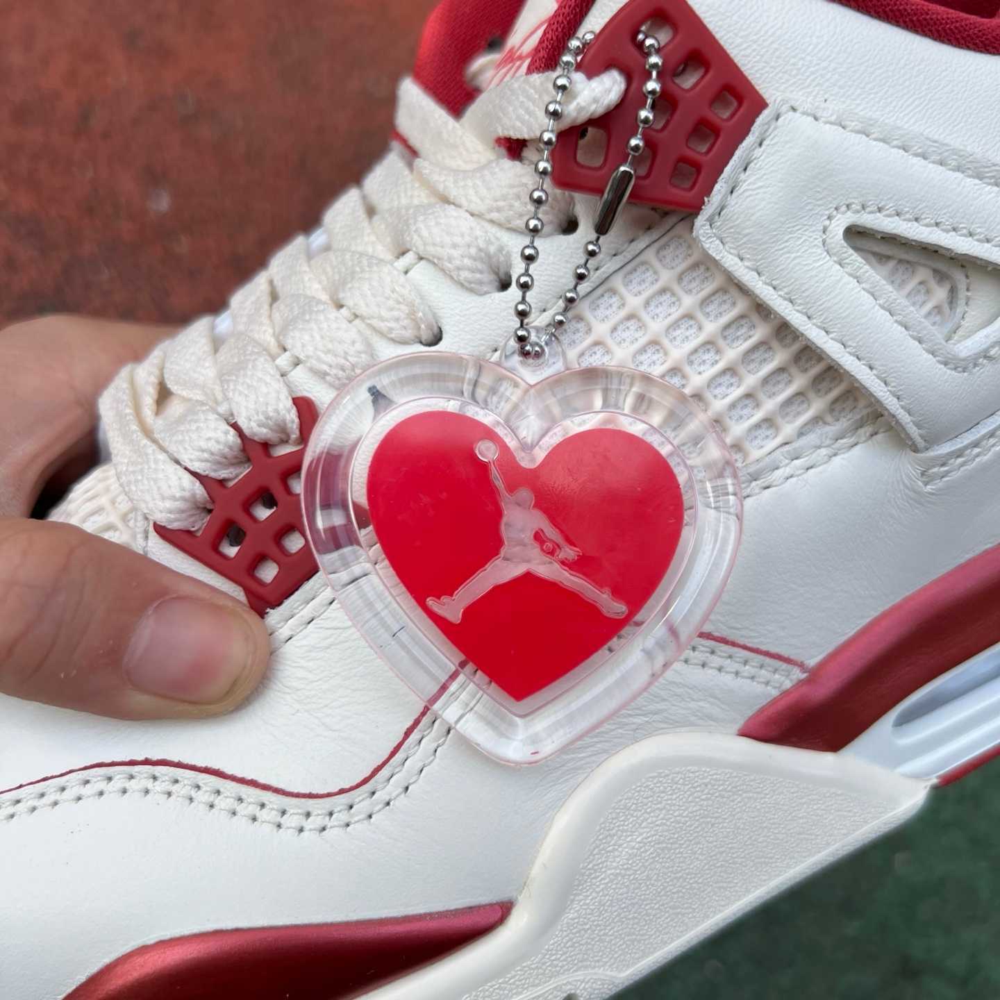Air Jordan 4 Retro Valentine