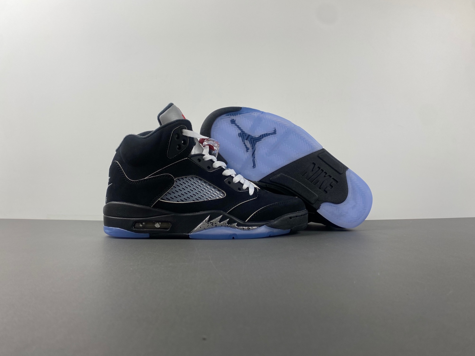 Air Jordan 5 “Black Metallic Reimagined HF3975-001