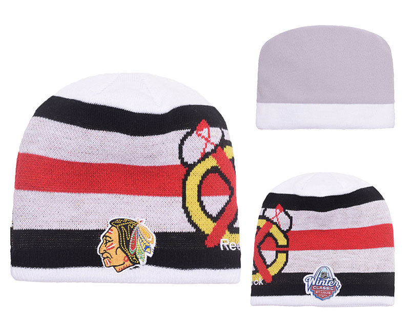 Blackhawks Team Logo White Pom Knit Hat YD