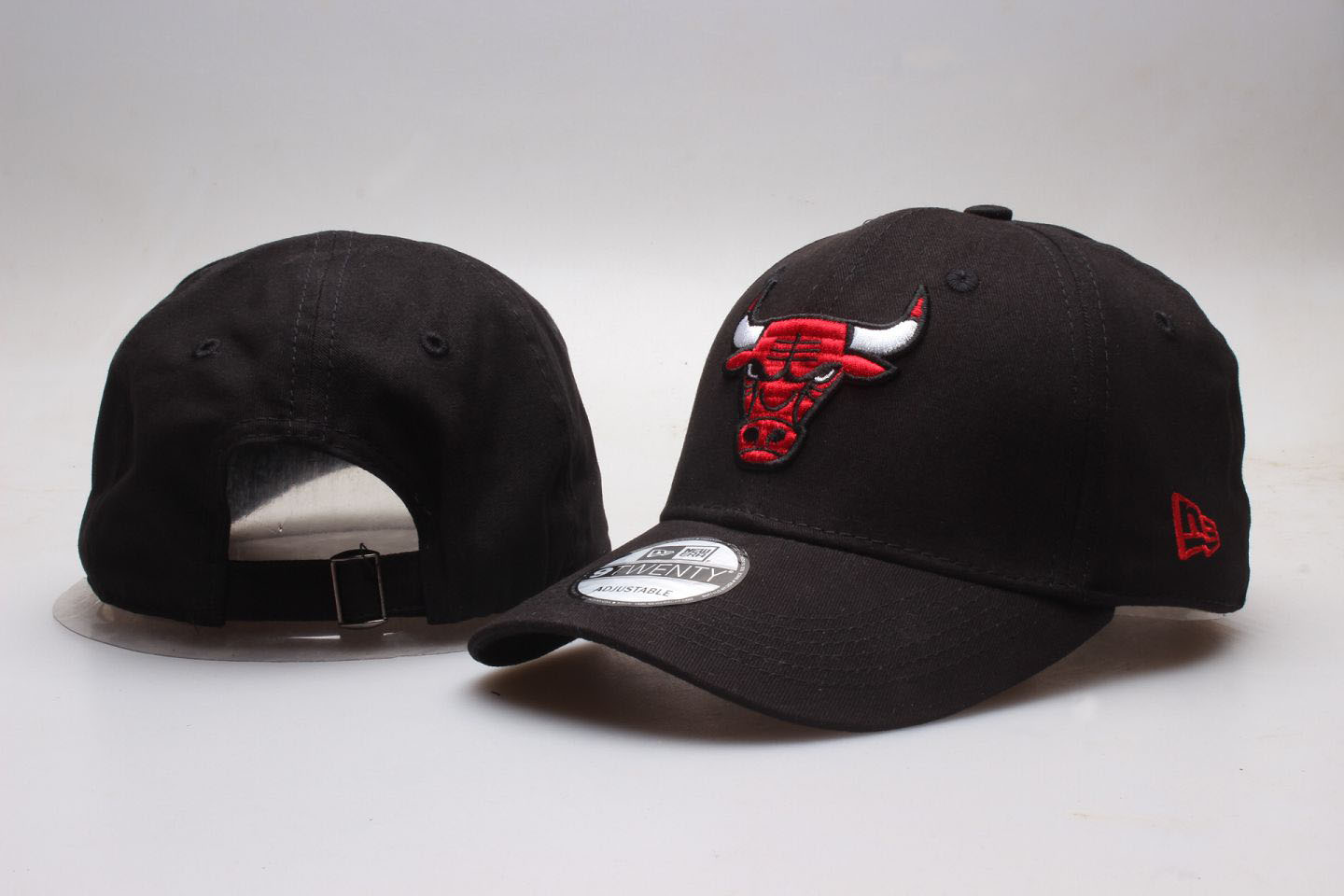 Bulls Team Logo Black Peaked Adjustable Hat YP