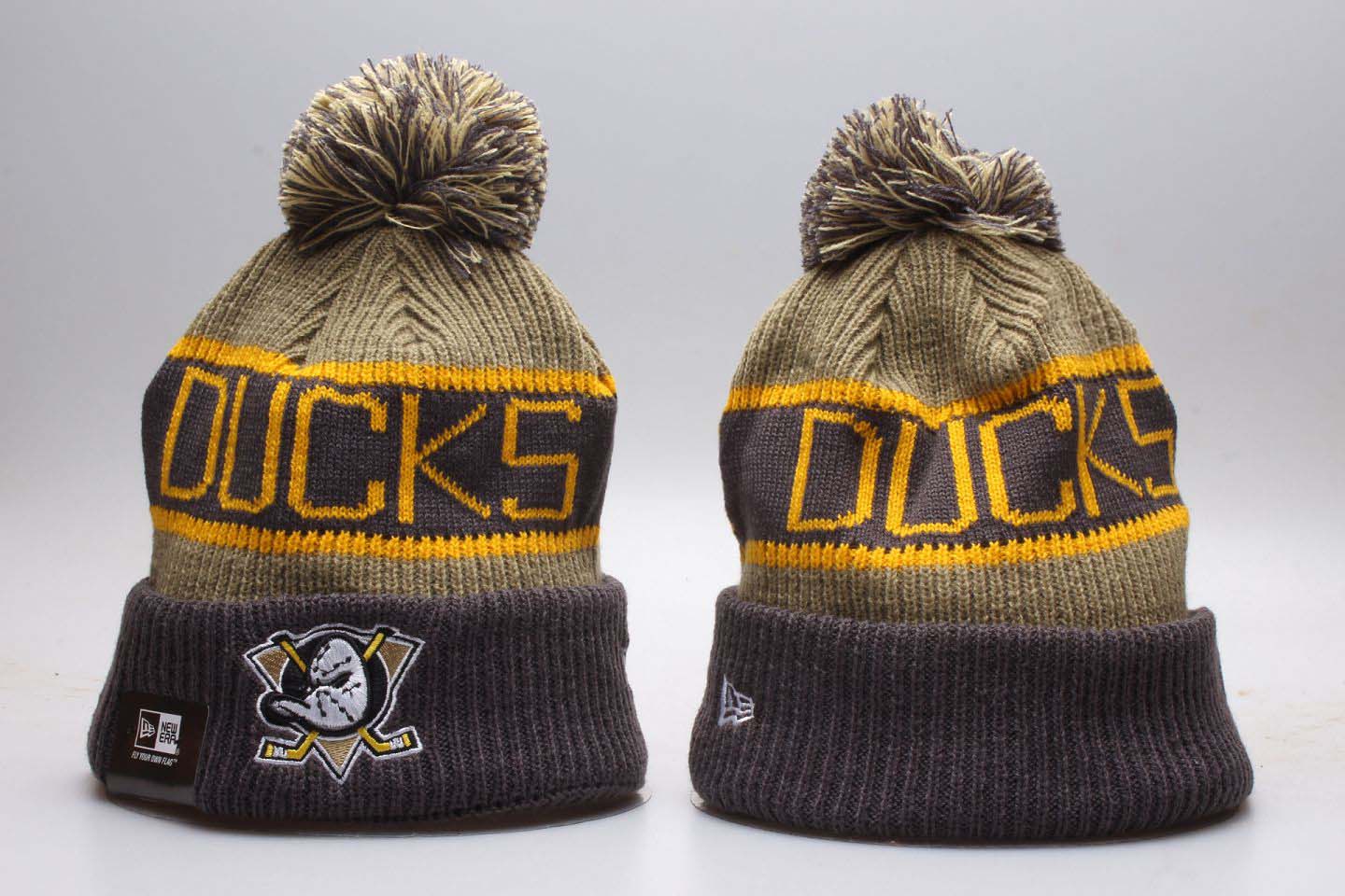 Ducks Team Logo Gray Knit Hat With Pom YP