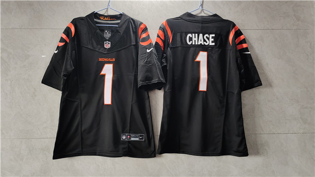 Men's Cincinnati Bengals #1 Ja'Marr Chase Black 2023 F.U.S.E. Vapor Untouchable Limited Stitched Jersey Men's Cincinnati Bengals #1 Ja'Marr Chase Black 2023 F.U.S.E. Vapor Untouchable Limited Stitched Jersey