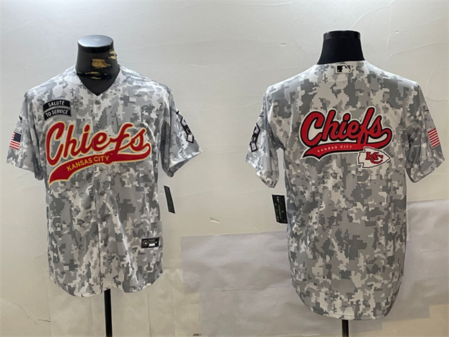 Men's Kansas City Chiefs Team Big Logo 2024 Arctic Camo Salute To Service Stitched Baseball Jersey 2 Men's Kansas City Chiefs Team Big Logo 2024 Arctic Camo Salute To Service Stitched Baseball Jersey 2