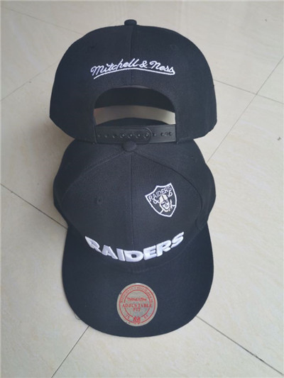Raiders Team Logo Black Mitchell & Ness Adjustable Hat LT