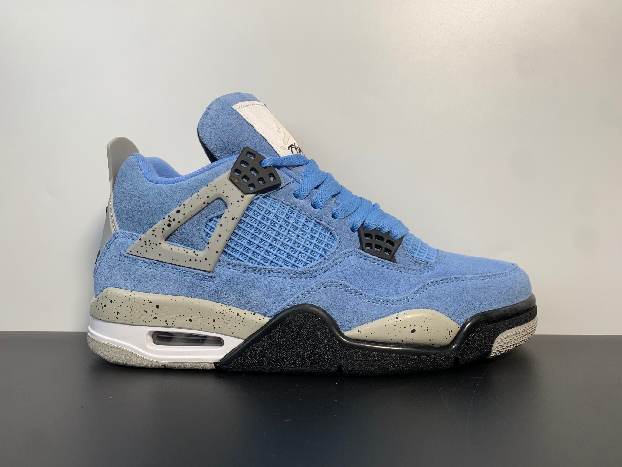 Air Jordan 4 Retro University Blue CT8527-400