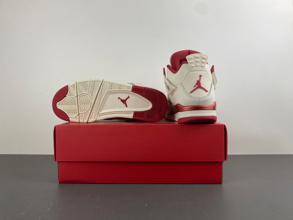 Air Jordan 4 Retro Valentine