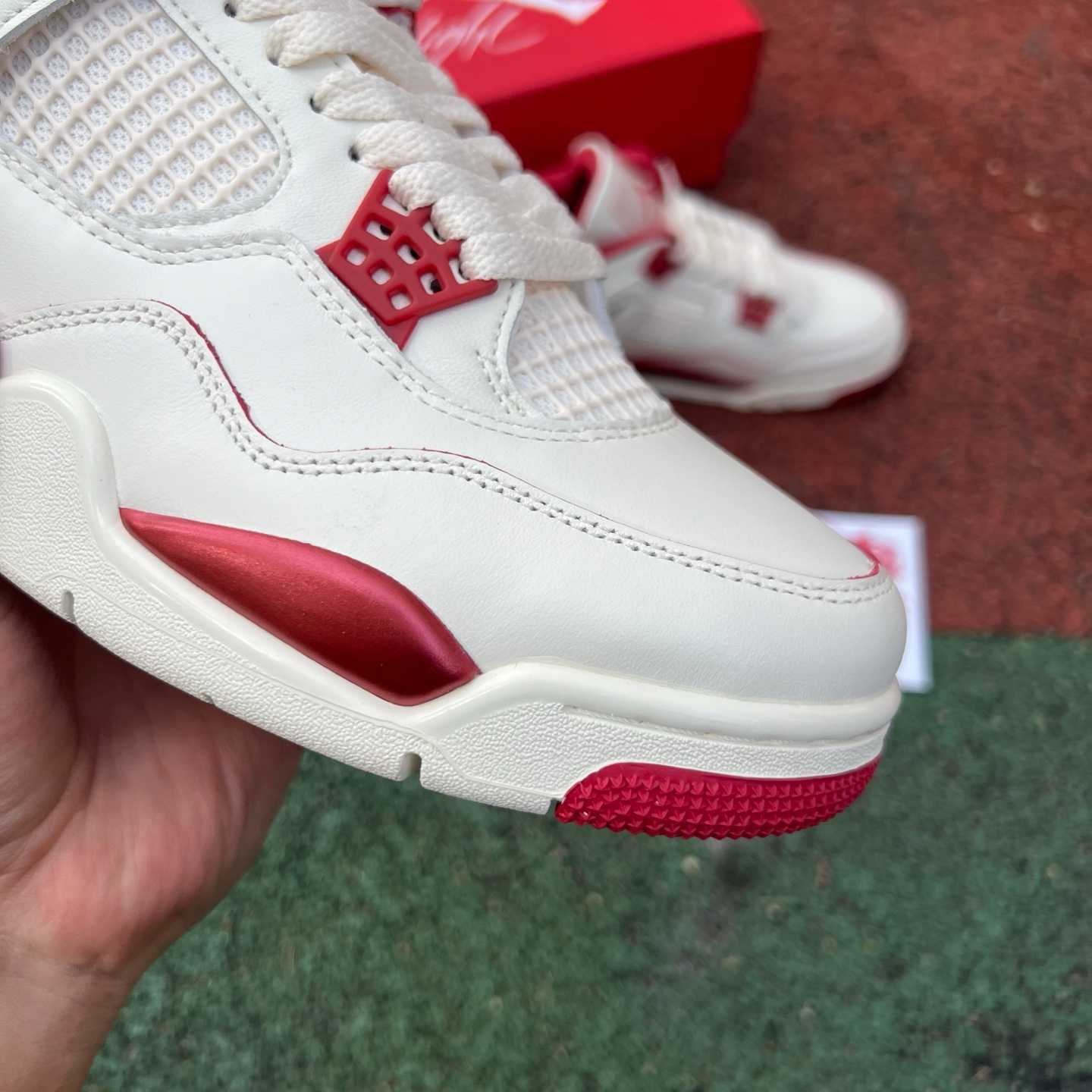 Air Jordan 4 Retro Valentine